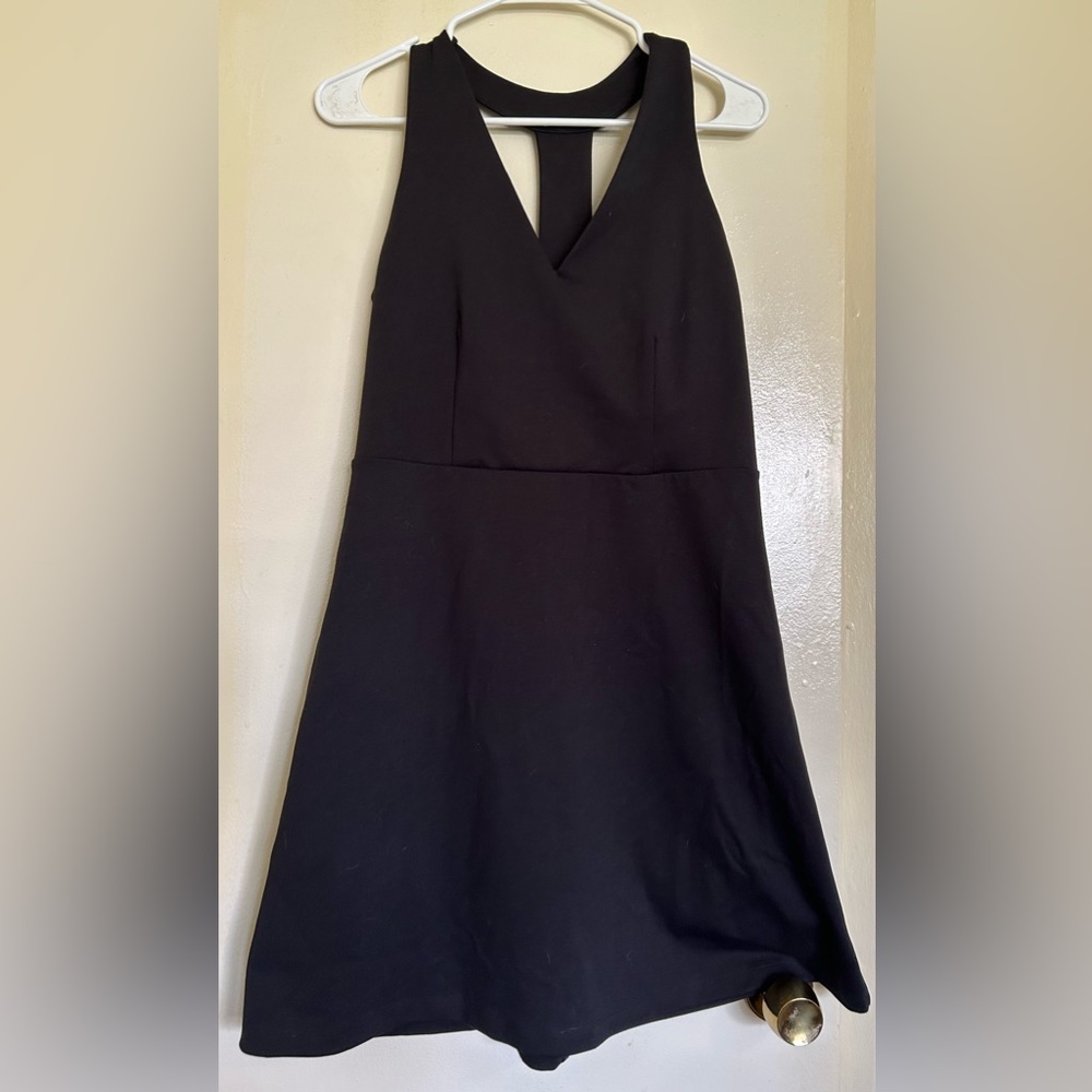 👗 GAP Classic Black Dress